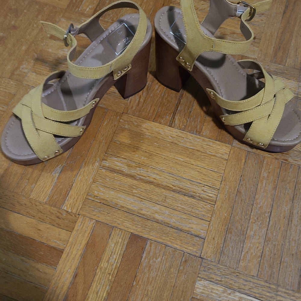 KAARI Platform Sandals